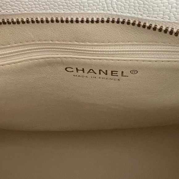 CHANEL Caviar Leather Medallion Tote - GREAT CONDITION - Picture 15 of 15